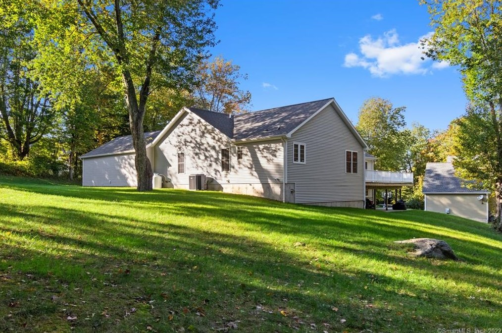 36 Whittaker Ln, Groton, CT 06340