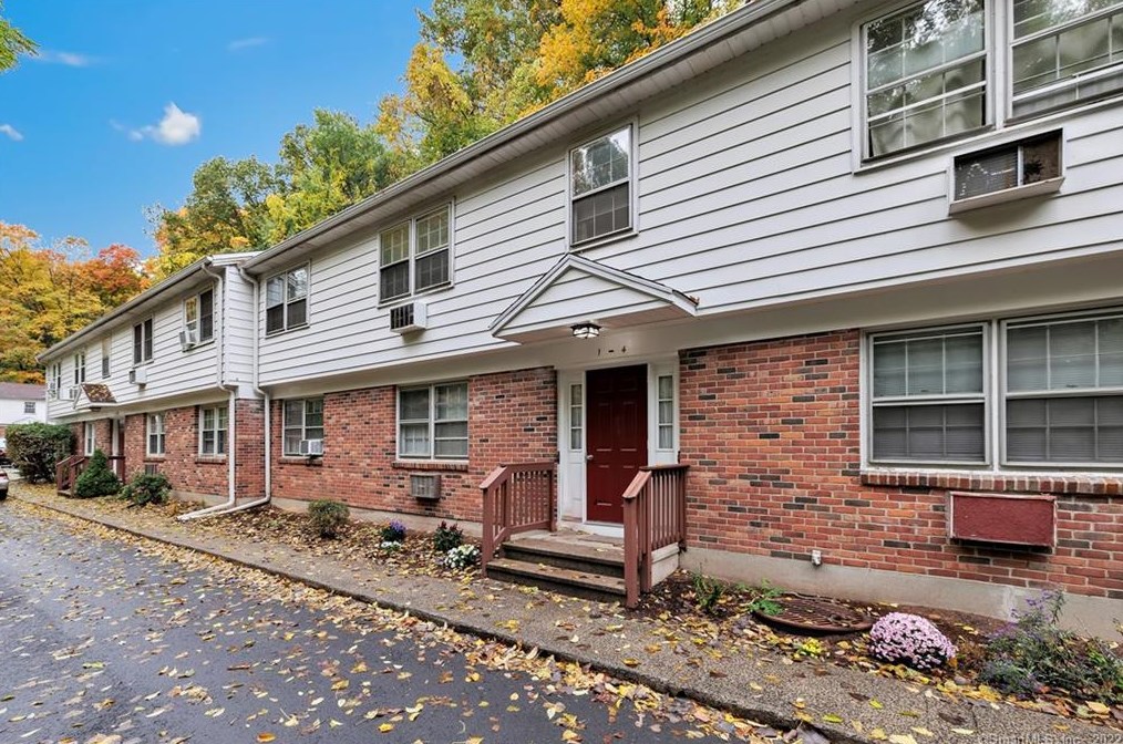 646 Howe Ave, Huntington CT  06484-2350 exterior