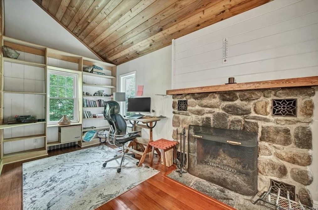 7 Olympic Dr, Danbury CT  06810-8216 exterior