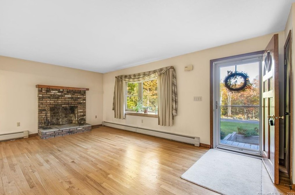 120 Highview Dr, Winsted, CT 06098-2526