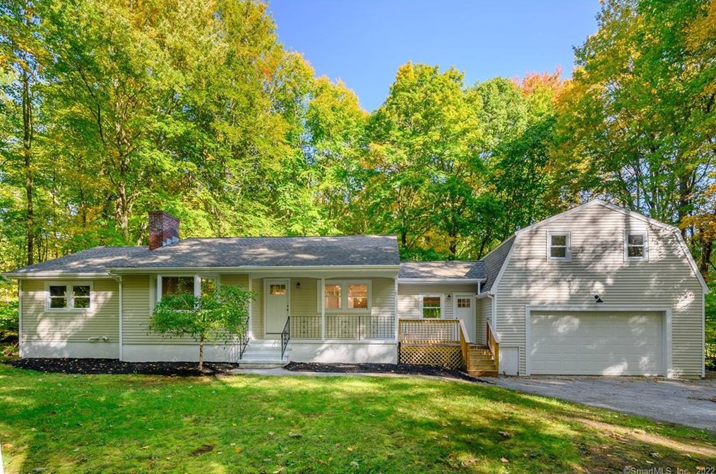 28 Bradley Ln, Sandy Hook, CT 06482