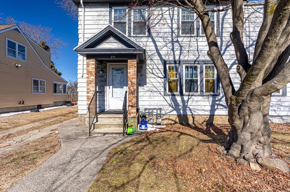 290 Pleasantview Ave, Bridgeport, CT 06606