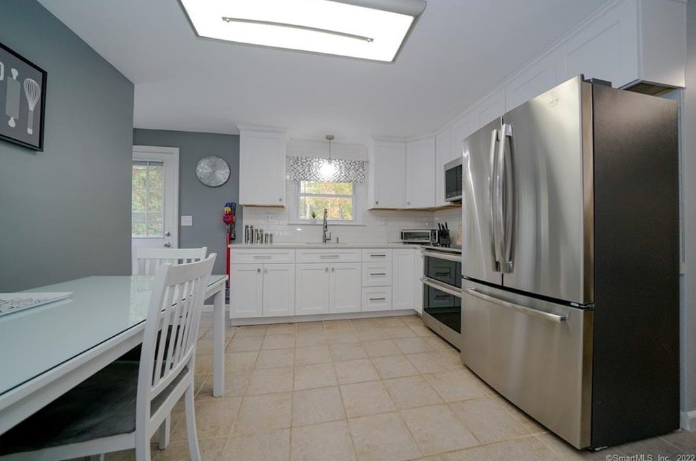 97 Alps Dr, Hartford CT 06108-1402 exterior