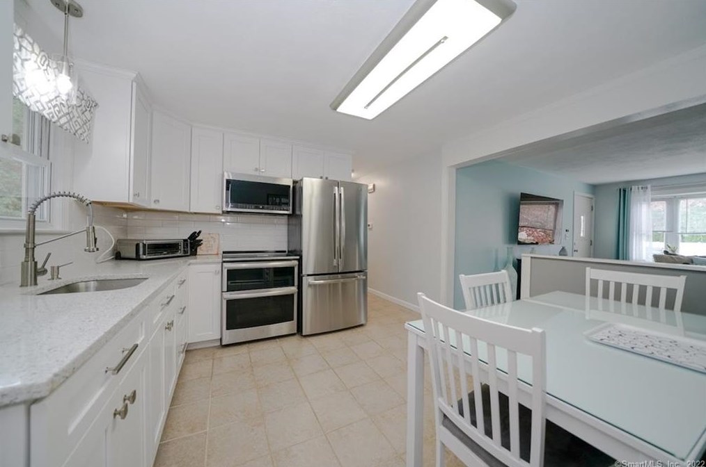 97 Alps Dr, Hartford CT 06108-1402 exterior