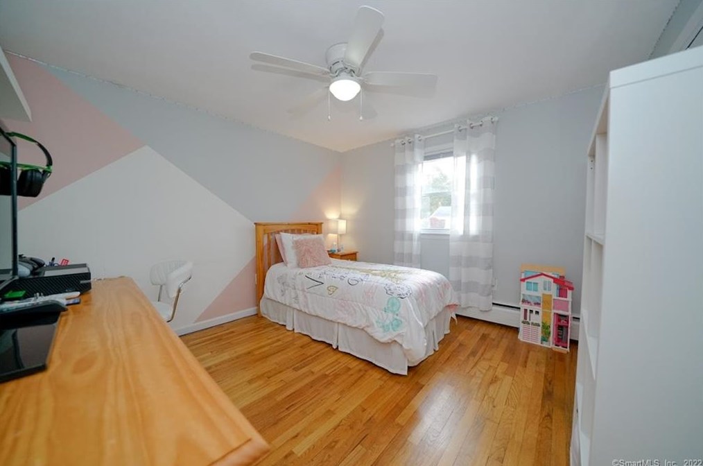 97 Alps Dr, Hartford CT 06108-1402 exterior