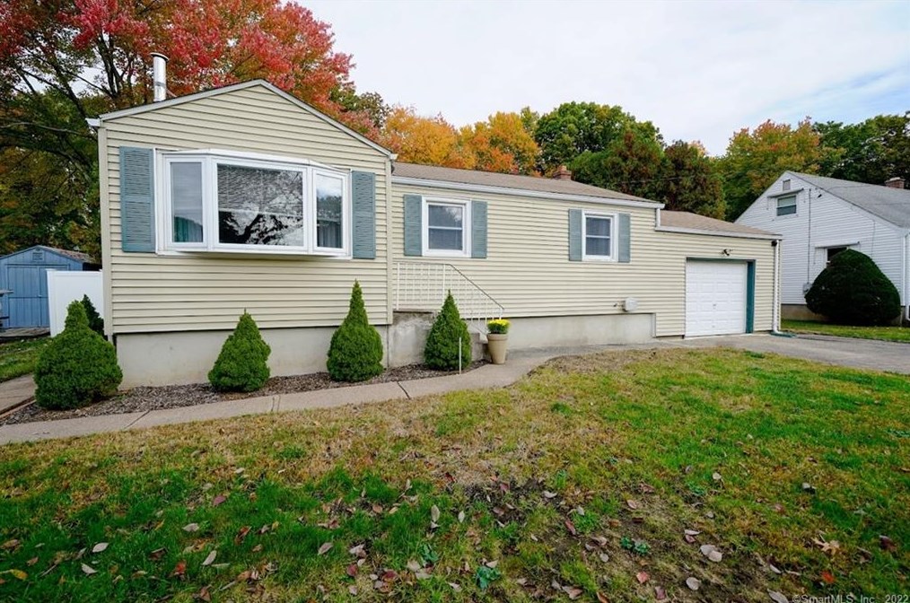 97 Alps Dr, Hartford CT 06108-1402 exterior