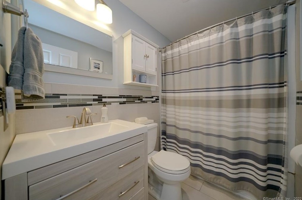 97 Alps Dr, Hartford CT 06108-1402 exterior