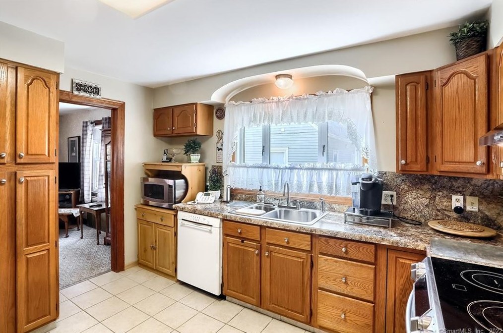 21 Byron Ave, Ansonia, CT 06401