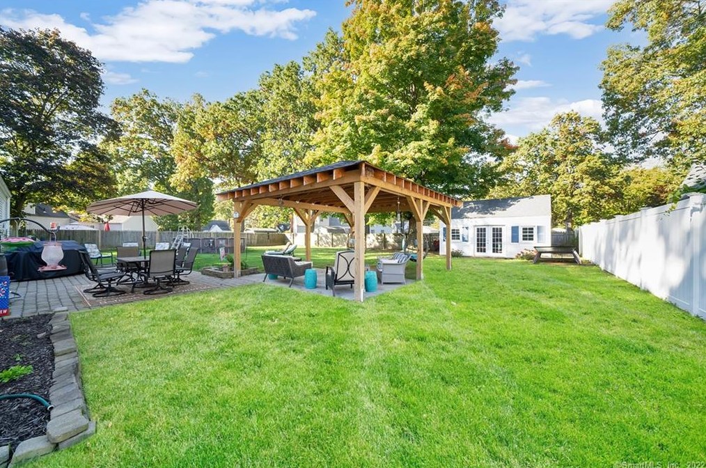 9 Pine Dr, Windsor Locks, CT 06096