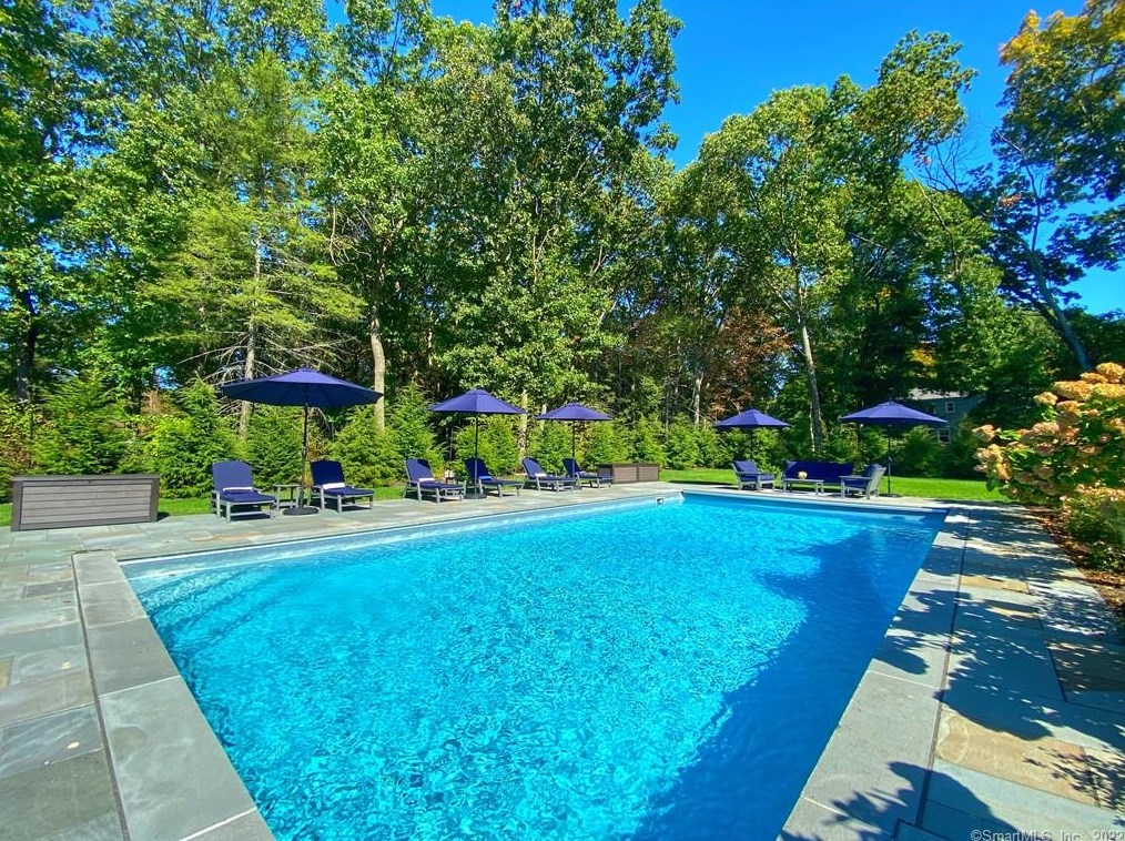 216 E Rocks Rd, Norwalk, CT 06851