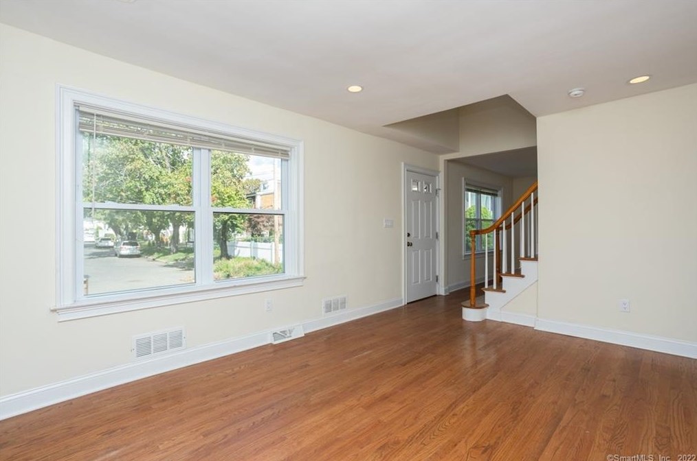 55 Park St, Stamford, CT 06902