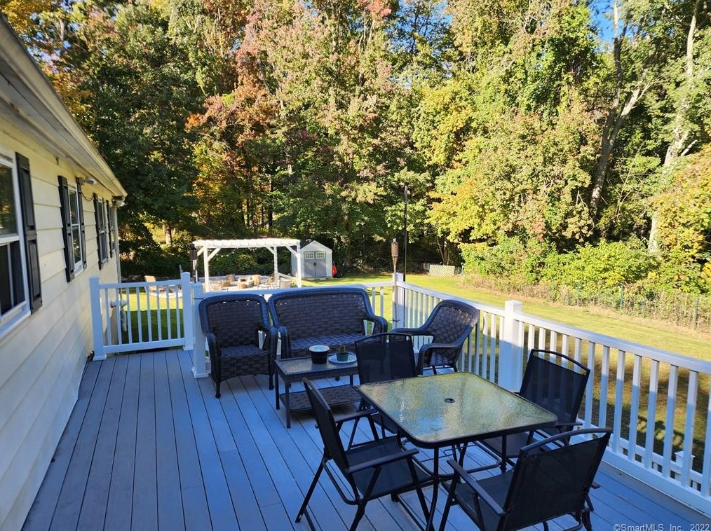 92 Cow Hill Rd, Clinton CT  06413-1342 exterior