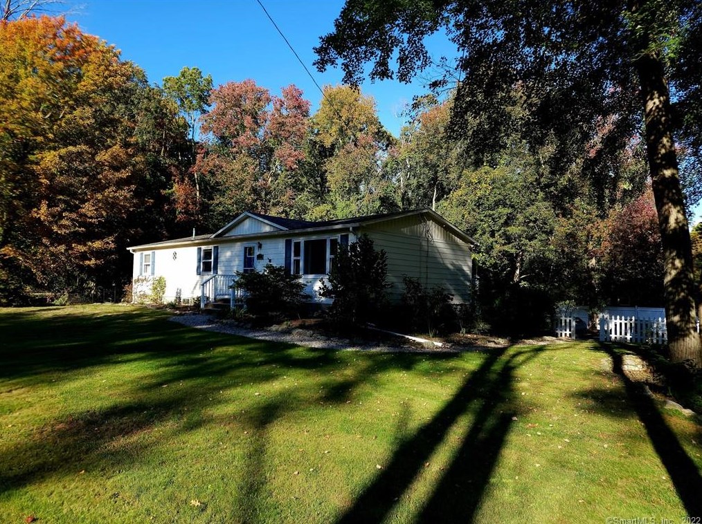 92 Cow Hill Rd, Clinton CT  06413-1342 exterior