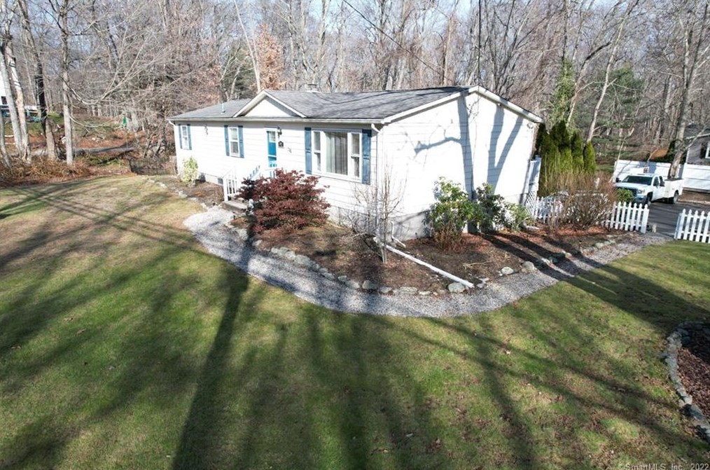 92 Cow Hill Rd, Clinton CT  06413-1342 exterior