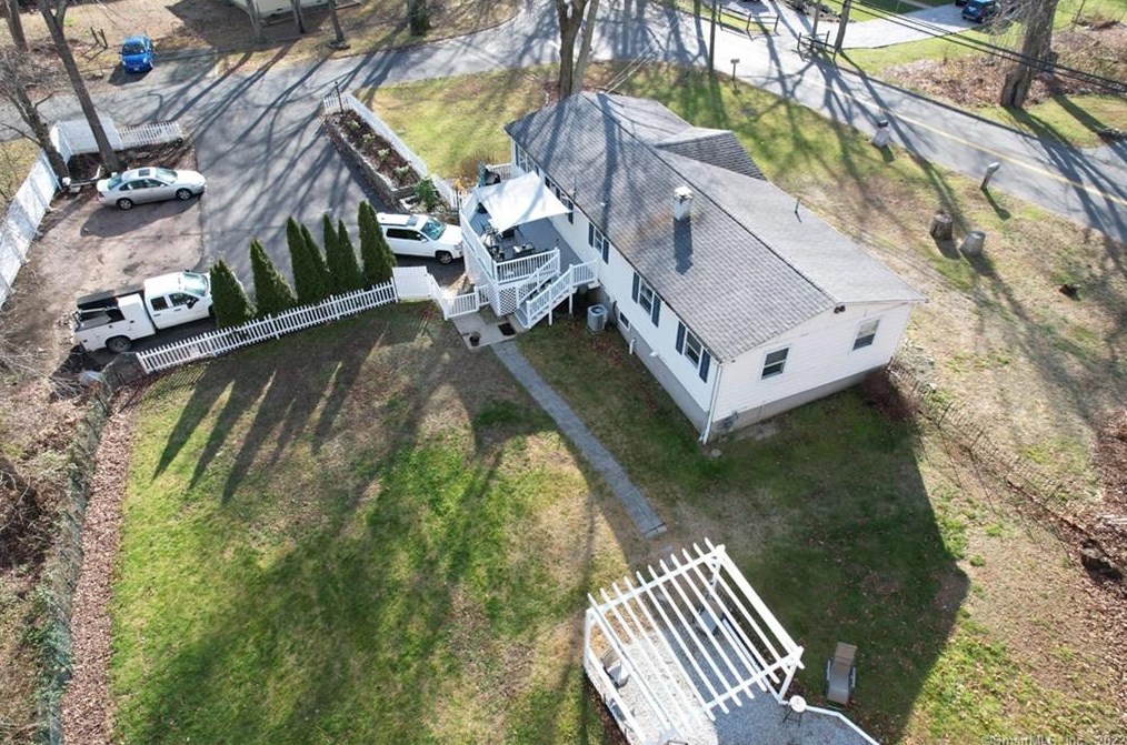 92 Cow Hill Rd, Clinton CT  06413-1342 exterior