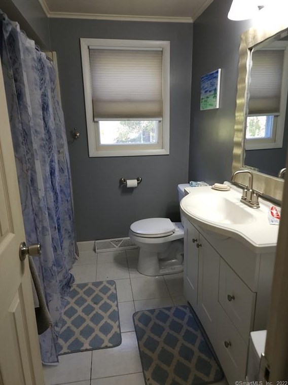 92 Cow Hill Rd, Clinton CT  06413-1342 exterior