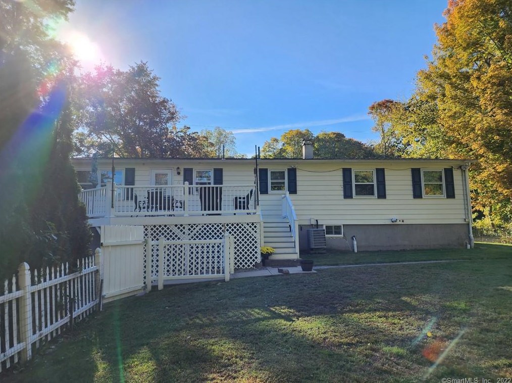 92 Cow Hill Rd, Clinton CT  06413-1342 exterior