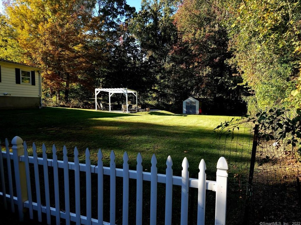 92 Cow Hill Rd, Clinton CT  06413-1342 exterior