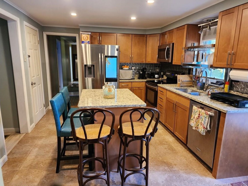 92 Cow Hill Rd, Clinton CT  06413-1342 exterior