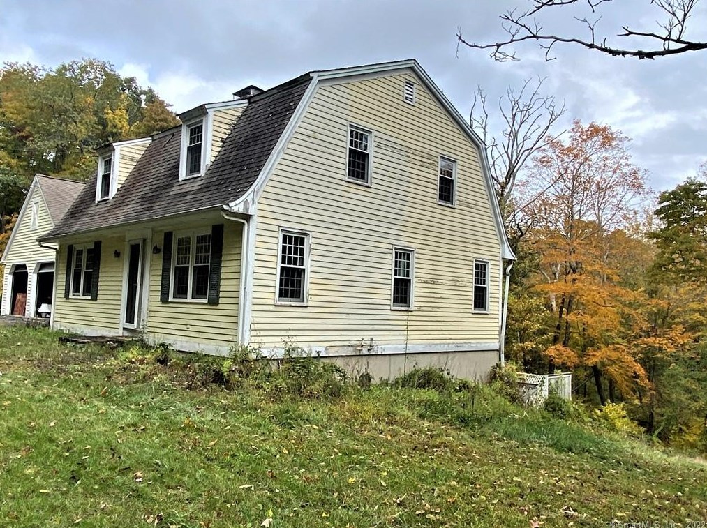 579 N Roast Meat Hill Rd, Deep River, CT 06419