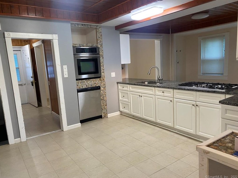 15 Terrace Ave, United States Coast Guard Ac, CT 06320