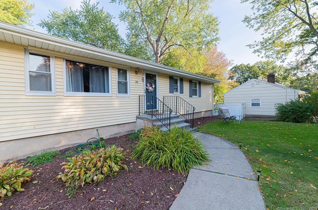 10 Flintlock Rd, Norwalk, CT 06850