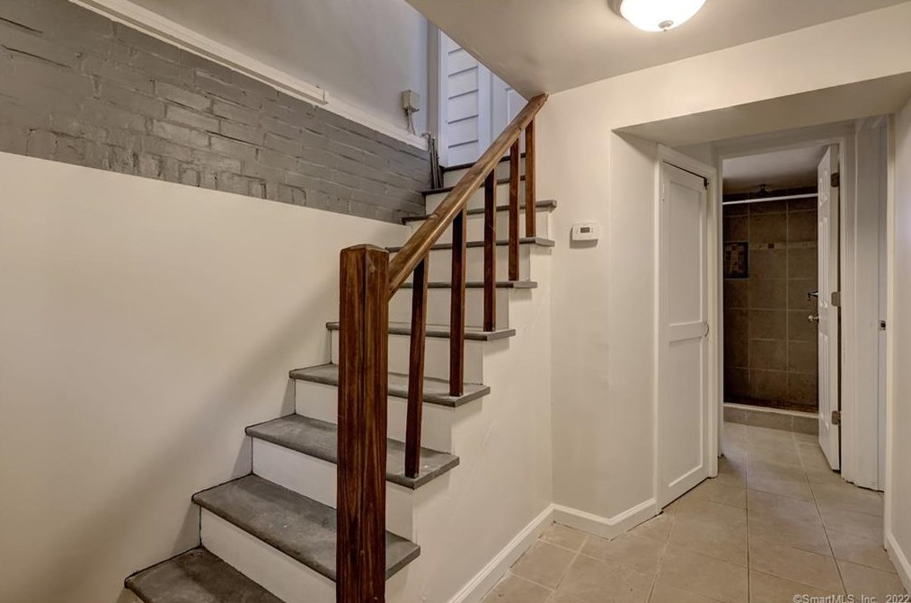 24 Benton St, New Haven CT  06515-1630 exterior