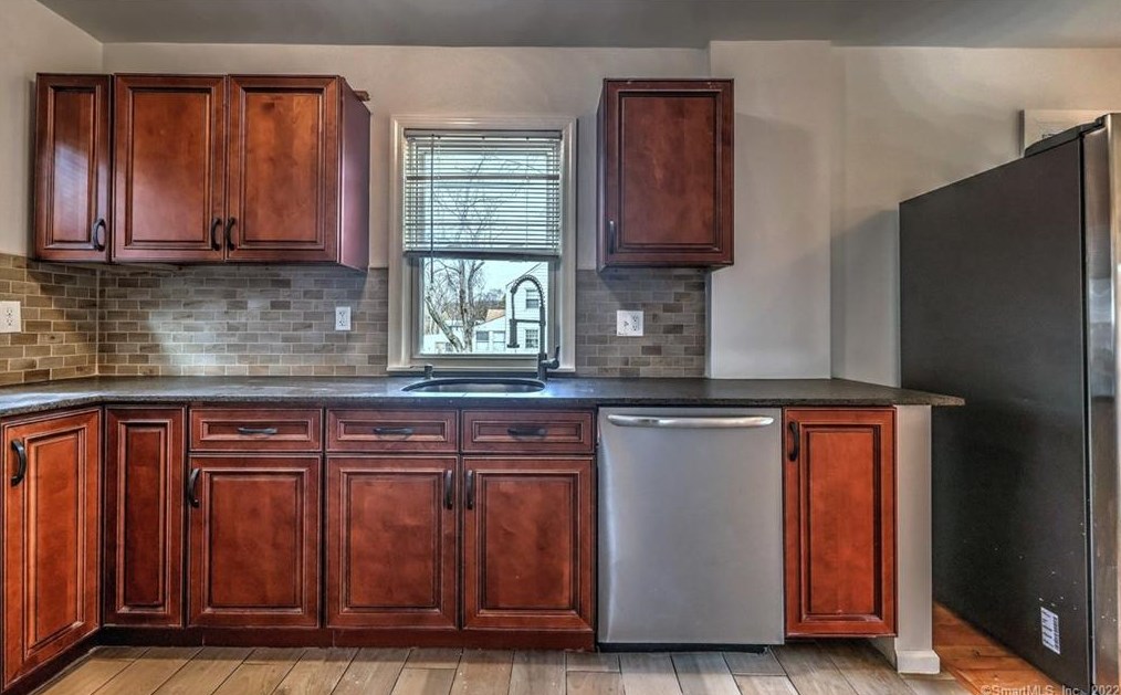 24 Benton St, New Haven CT  06515-1630 exterior