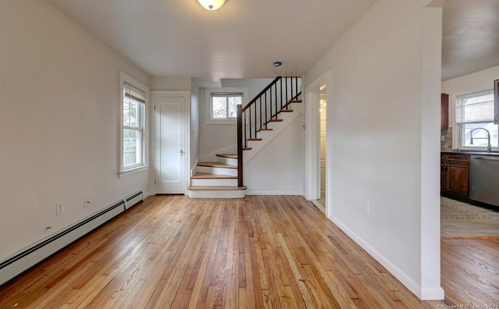 24 Benton St, New Haven, CT 06515-1630