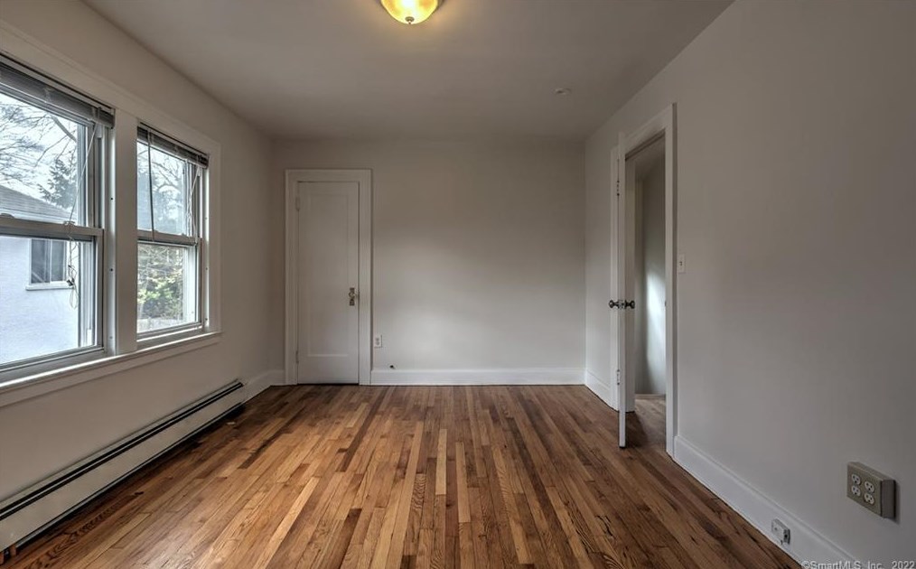 24 Benton St, New Haven CT  06515-1630 exterior