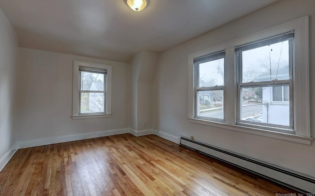 24 Benton St, New Haven CT  06515-1630 exterior