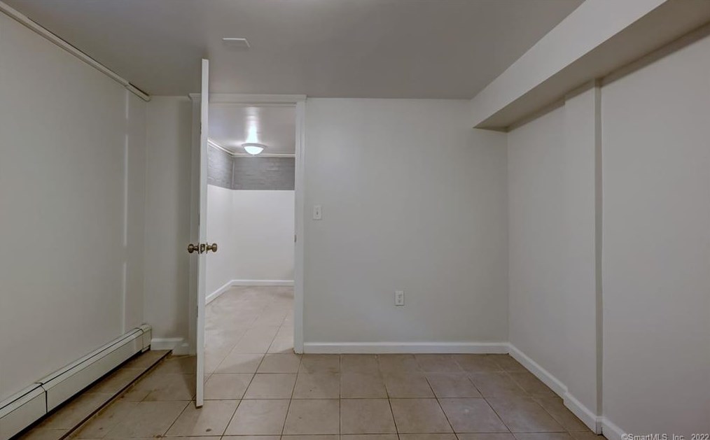 24 Benton St, New Haven CT  06515-1630 exterior