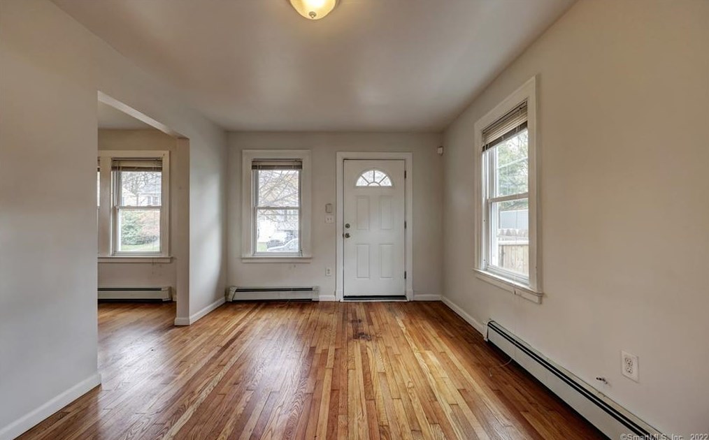 24 Benton St, New Haven CT  06515-1630 exterior