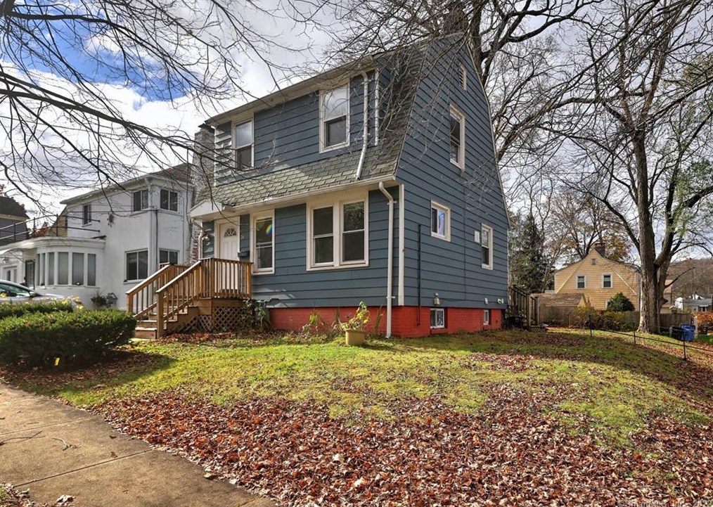 24 Benton St, New Haven CT  06515-1630 exterior