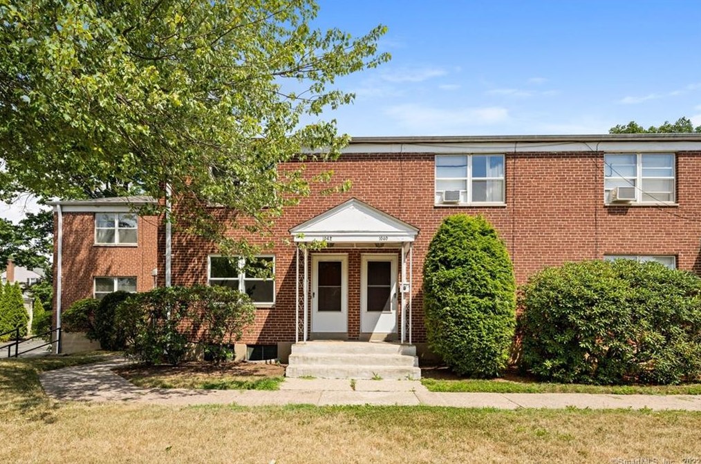 1042 Trout Brook Dr, Hartford, CT 06119