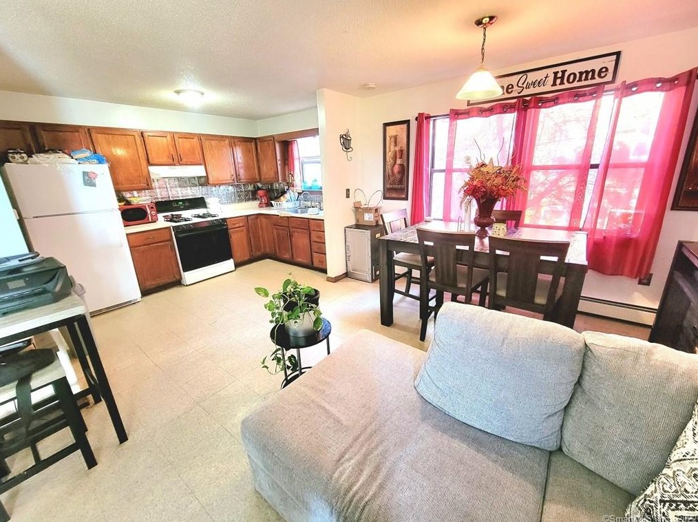 270 Bellevue St, Hartford CT 06120-2403 exterior