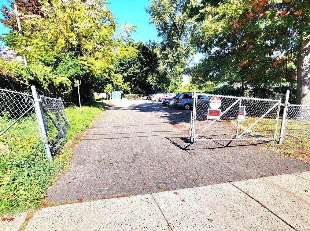 270 Bellevue St, Hartford CT 06120-2403 exterior