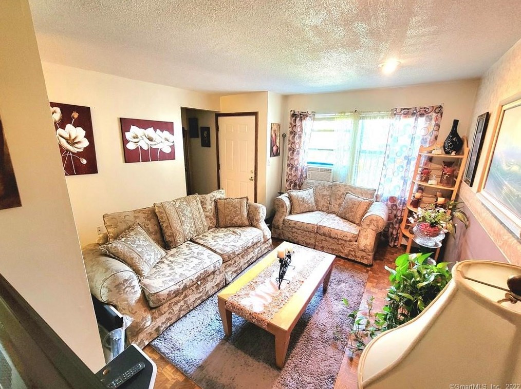 270 Bellevue St, Hartford CT 06120-2403 exterior