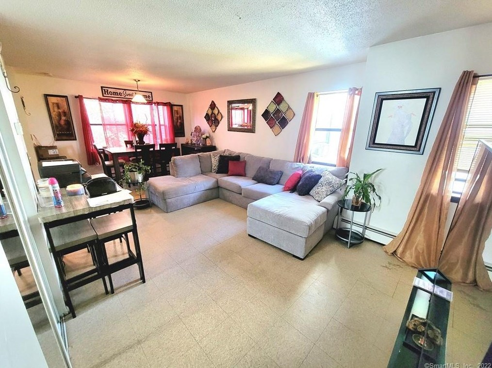 270 Bellevue St, Hartford CT 06120-2403 exterior