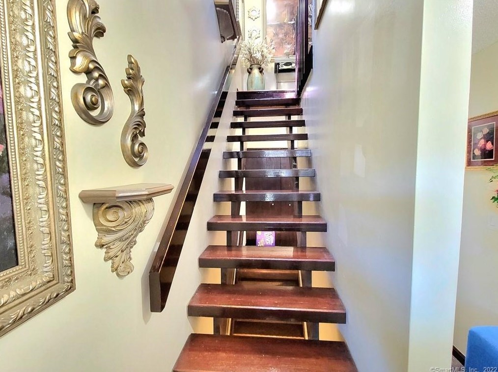 270 Bellevue St, Hartford CT 06120-2403 exterior