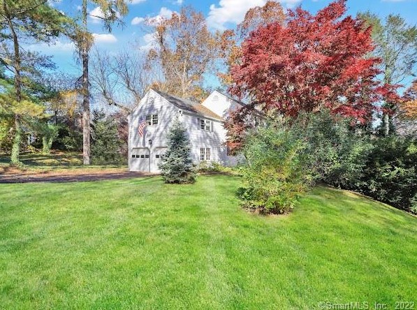 8 Lincoln Dr, Wallingford, CT 06492