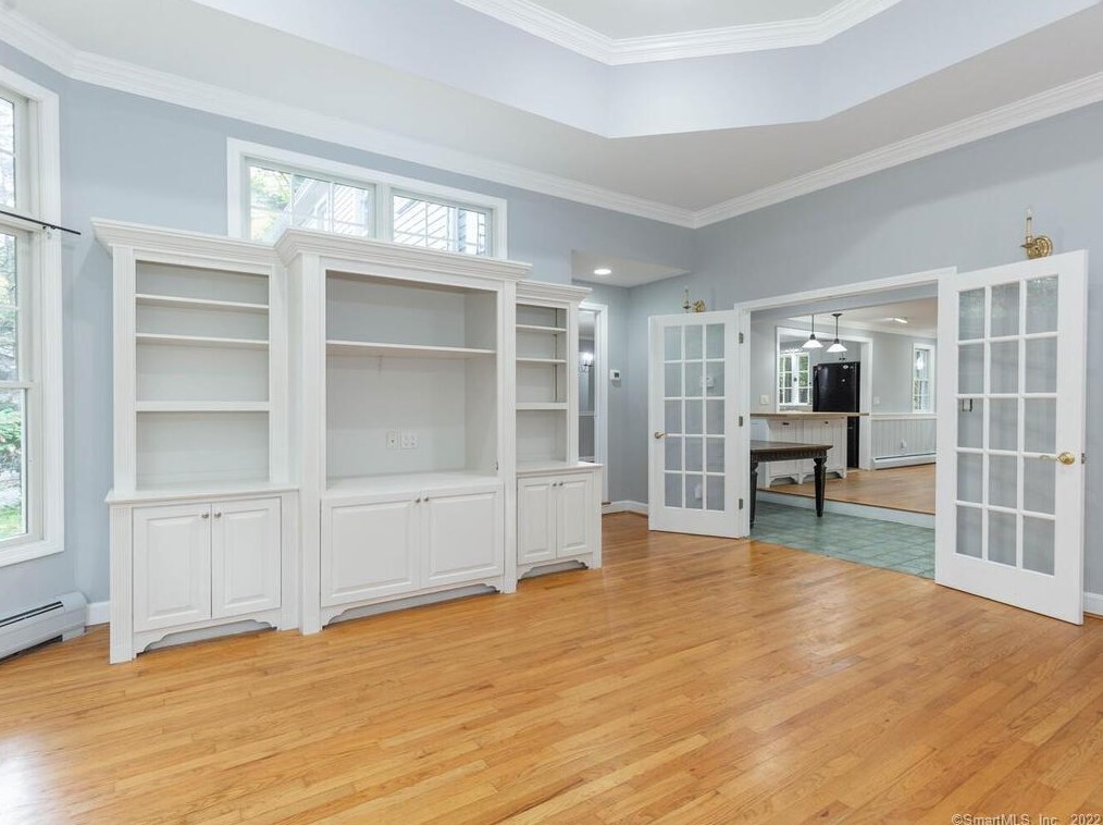 111 Tamara Cir, Avon CT 06001-2254 exterior