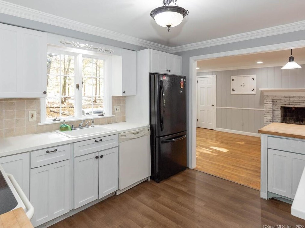 111 Tamara Cir, Avon CT 06001-2254 exterior