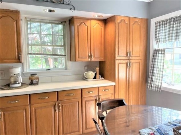 11 Lk Ave, New Haven CT 06516-4812 exterior