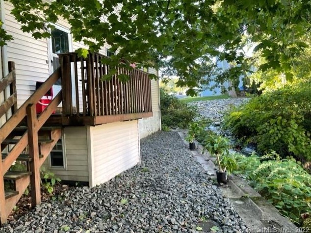 11 Lk Ave, New Haven CT 06516-4812 exterior