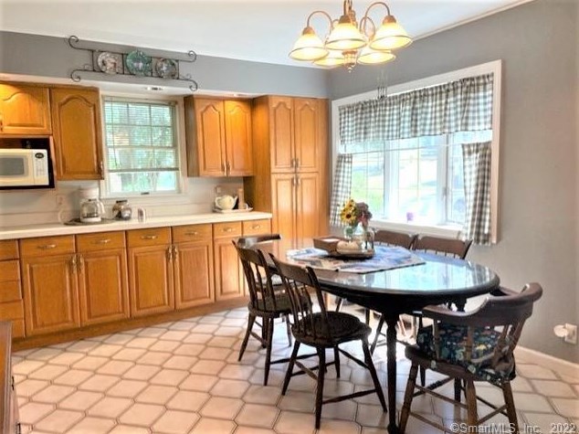 11 Lk Ave, New Haven CT 06516-4812 exterior