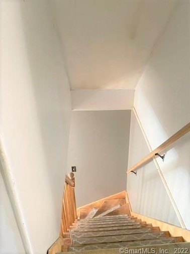 11 Lk Ave, New Haven CT 06516-4812 exterior