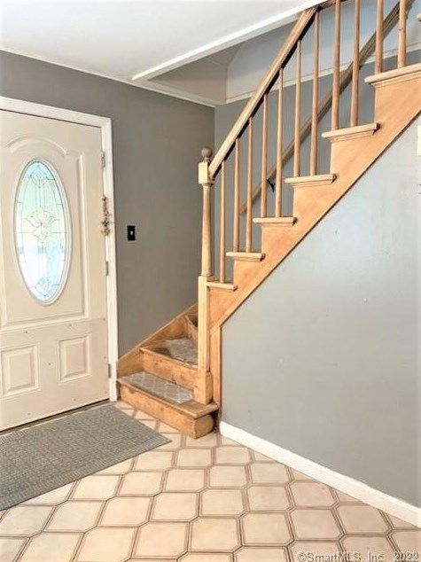 11 Lk Ave, New Haven CT 06516-4812 exterior