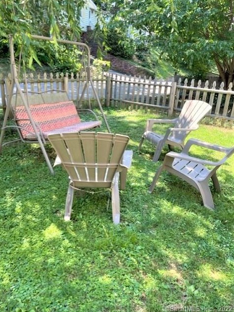 11 Lake Ave, New Haven, CT 06516-4812