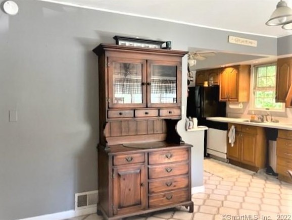 11 Lk Ave, New Haven CT 06516-4812 exterior